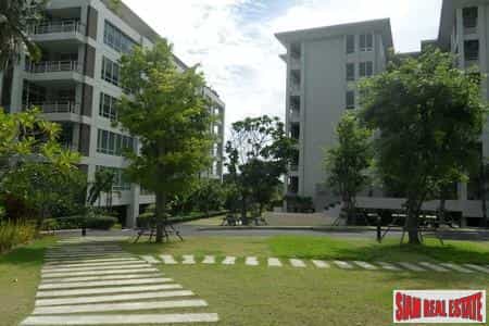 Condominium in Karon, Phuket 10058878