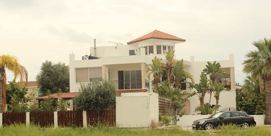 房子 在 维伦加里亚, 莱梅索斯 10059433