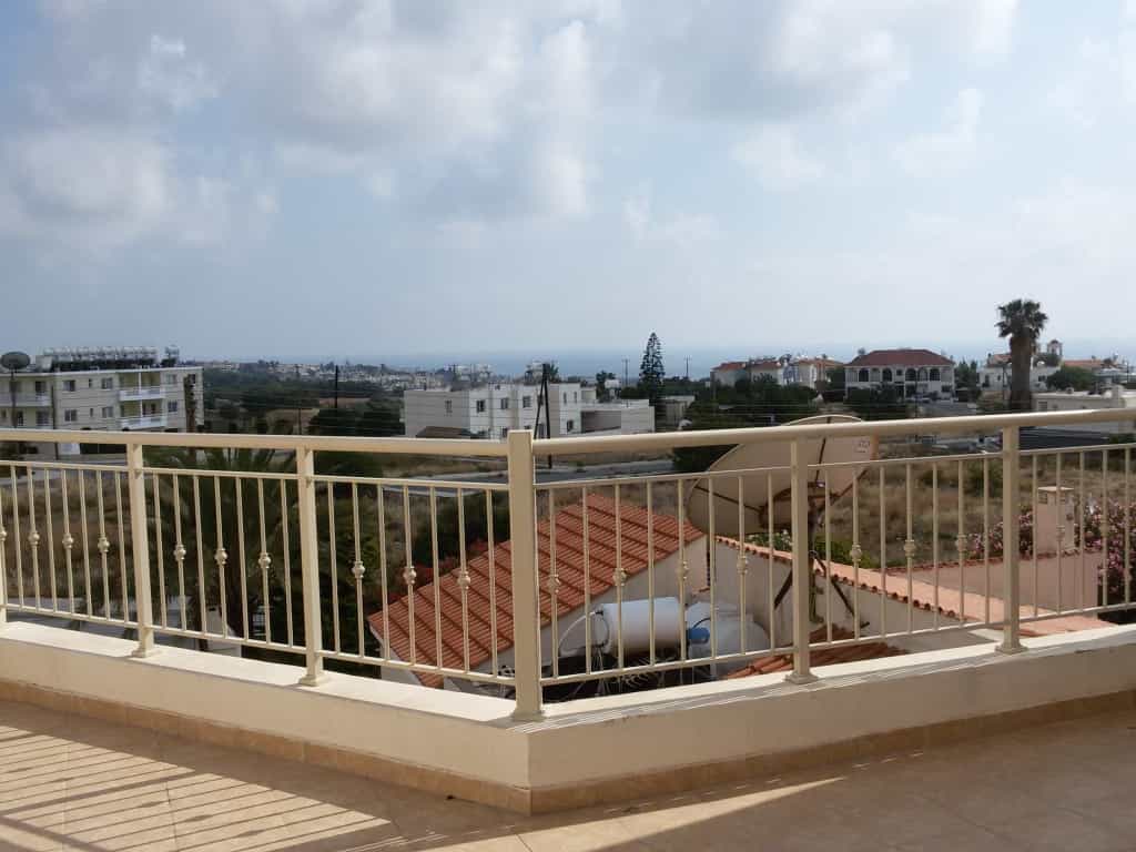 Condominium in Kissonerga, Pafos 10059746