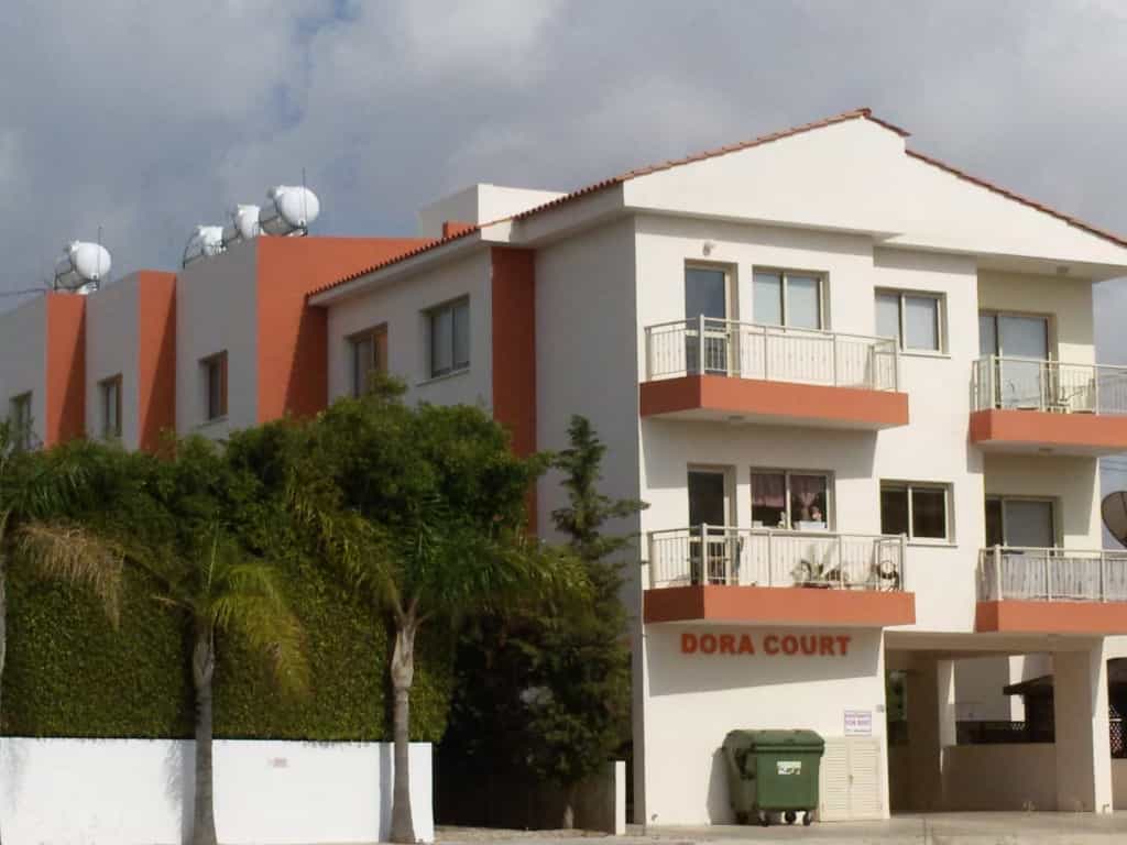 Condominium in Kissonerga, Pafos 10059746