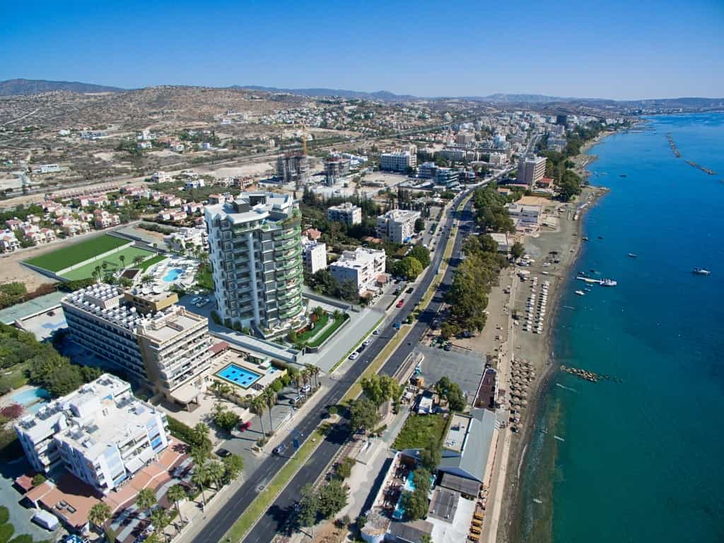 Condominium in Germasogeia, Limassol 10059868