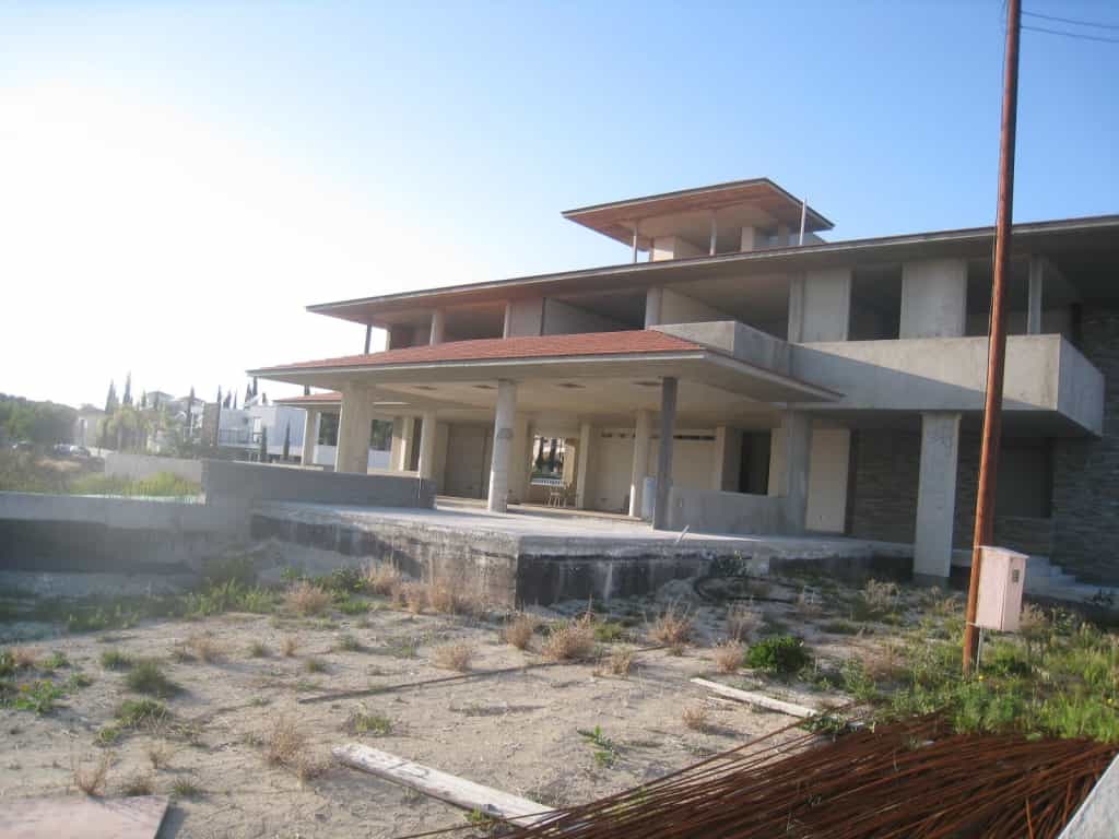 房子 在 穆塔吉亚卡, 莱梅索斯 10060072