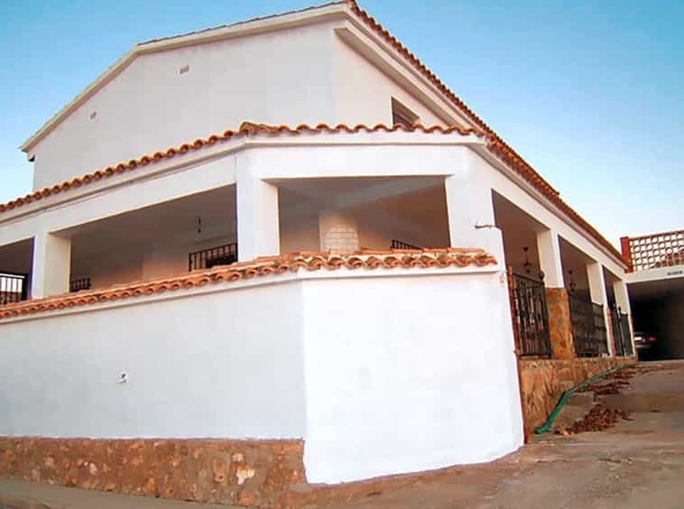 жилой дом в Requena, Valencia 10060757