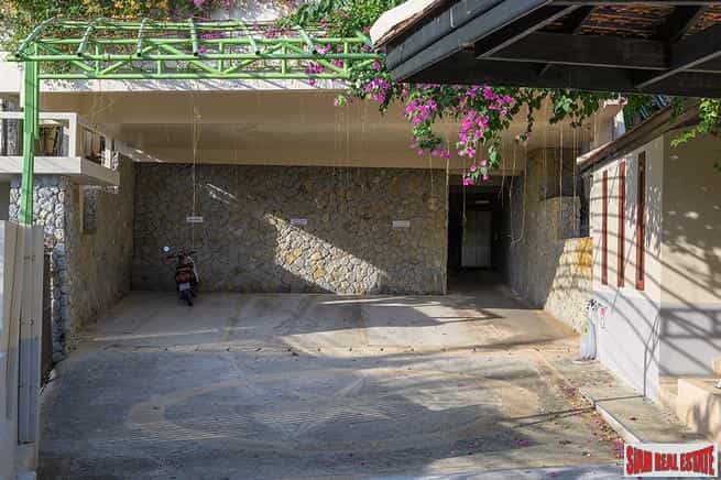 Condominium in Ban Kata, Phuket 10061874