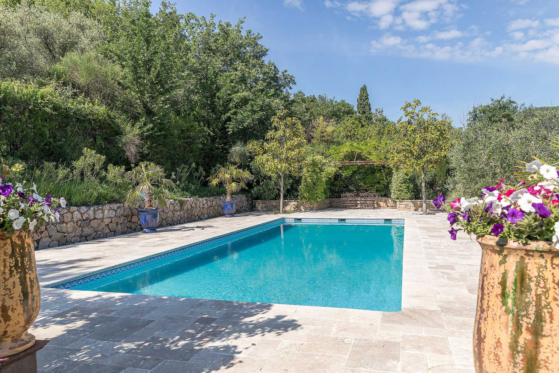 Huis in Le Plan-de-Grasse, Provence-Alpes-Cote d'Azur 10062059