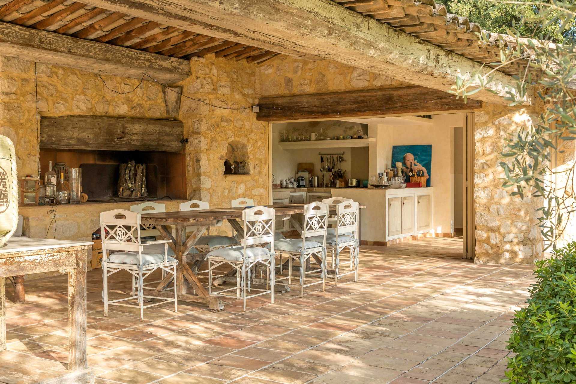 rumah dalam Le Chateau, Provence-Alpes-Côte d'Azur 10062066