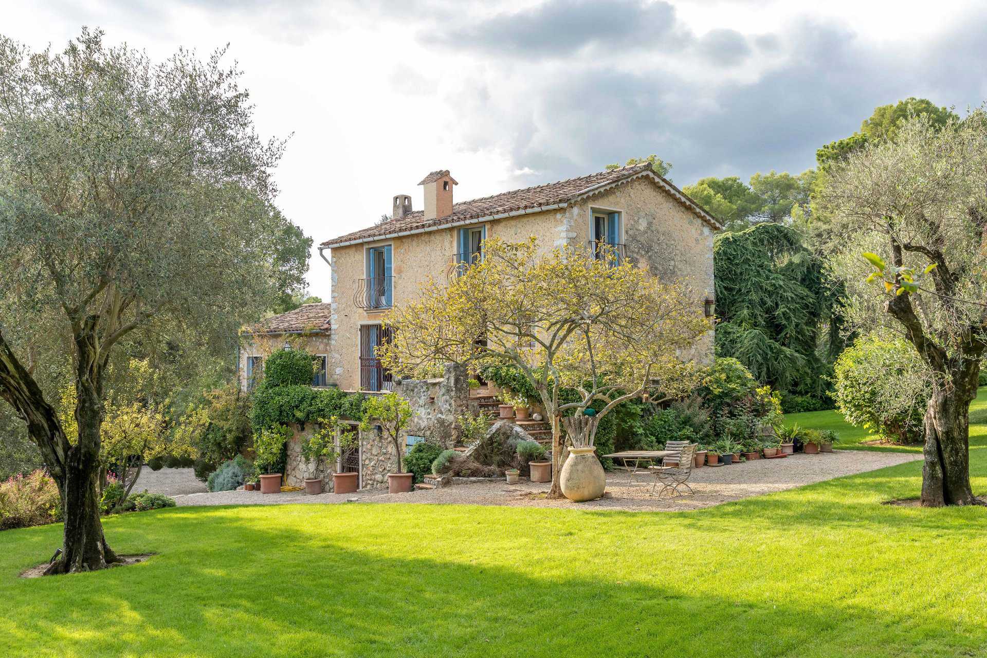 Huis in Le Chateau, Provence-Alpes-Côte d'Azur 10062066