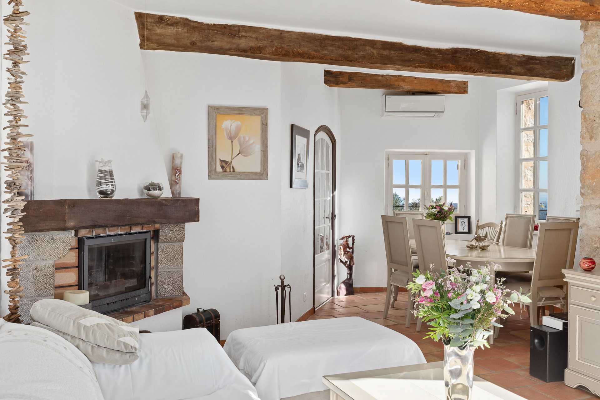 Rumah di Rumput, Provence-Alpes-Cote d'Azur 10062067