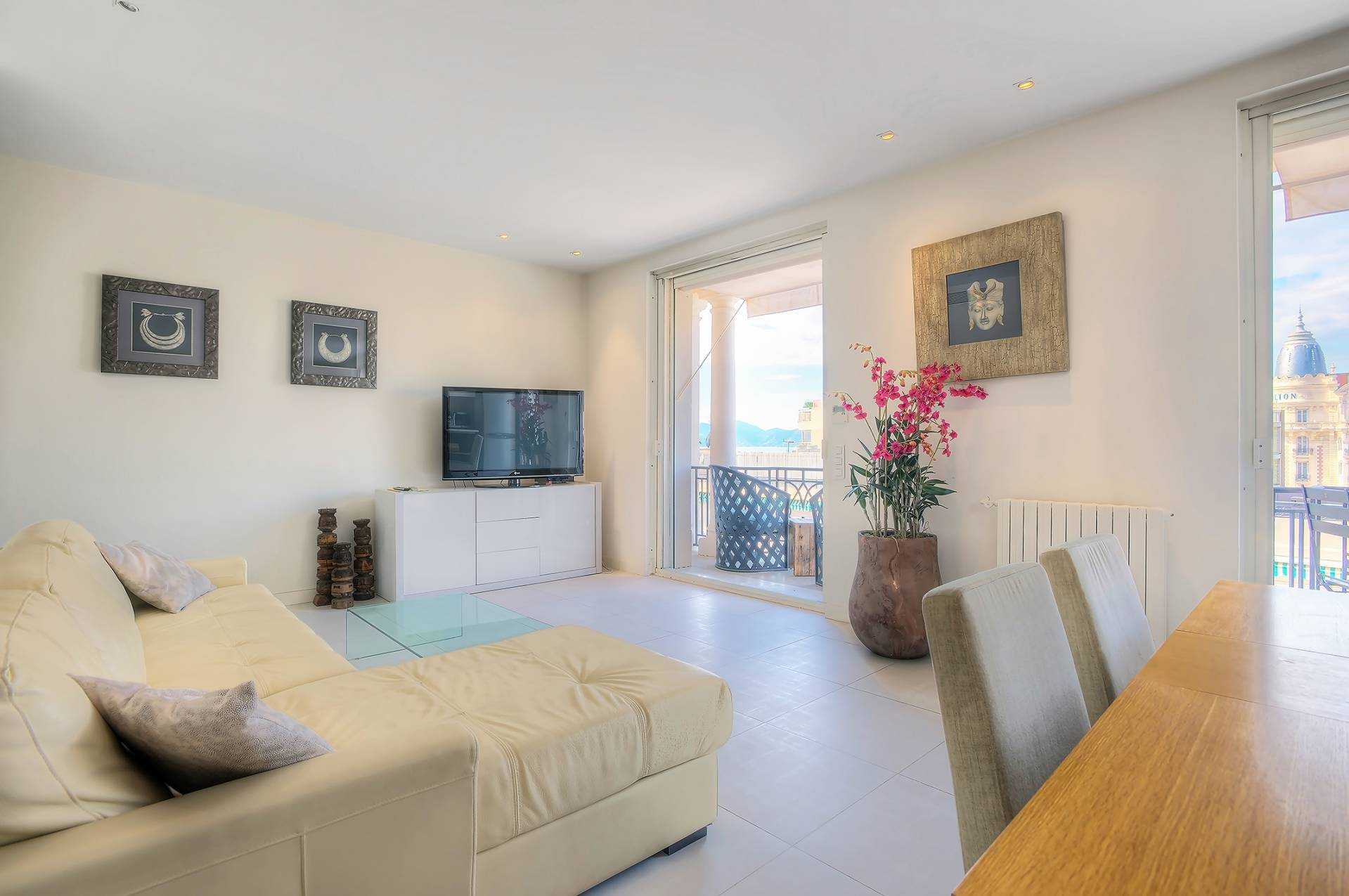 Condominium in Cannes, Provence-Alpes-Cote d'Azur 10062182