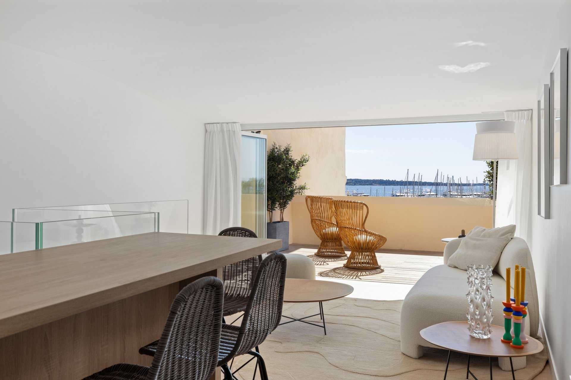 Condominium in Cannes, Provence-Alpes-Cote d'Azur 10062436