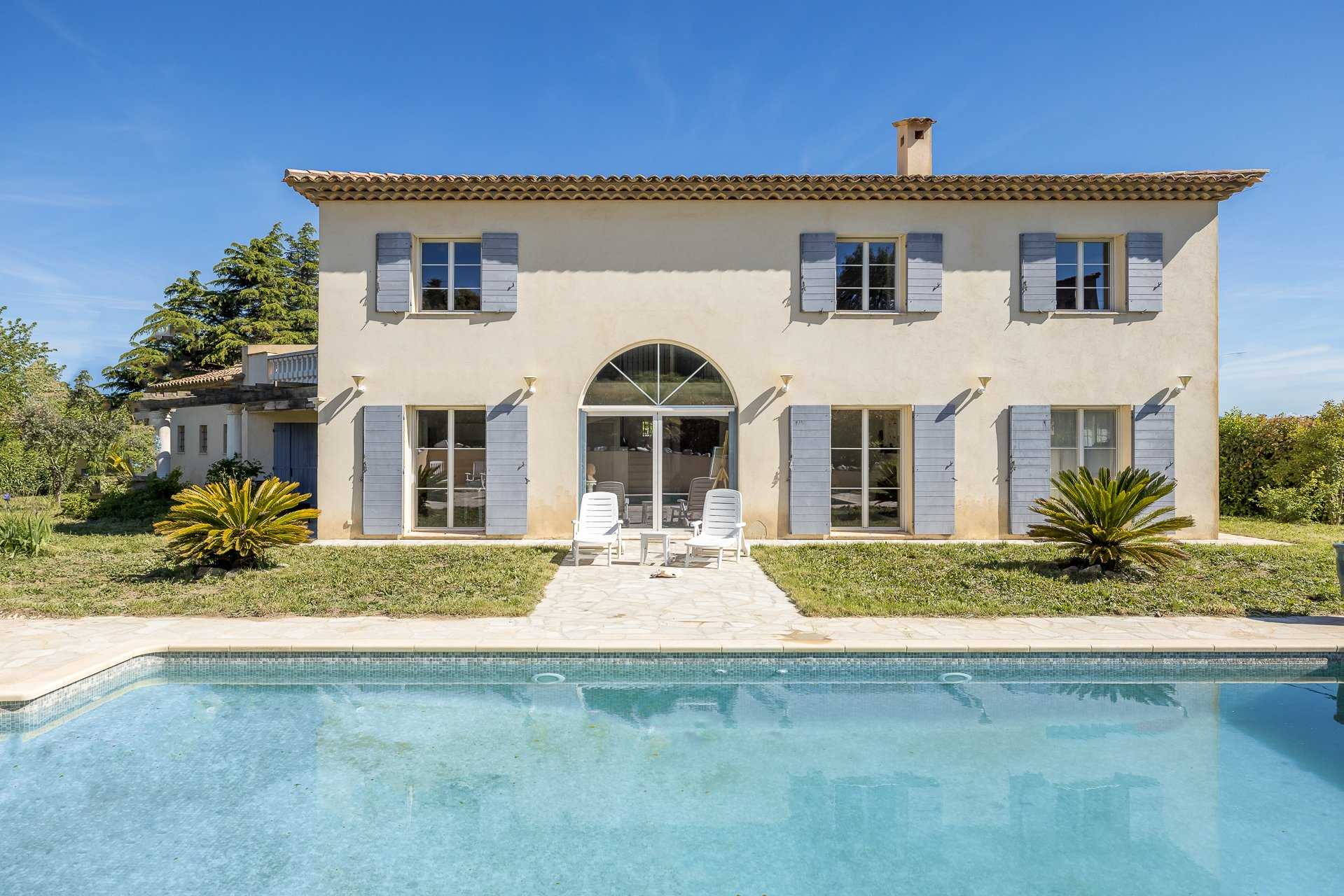 Hus i Tanneron, Provence-Alpes-Cote d'Azur 10062460