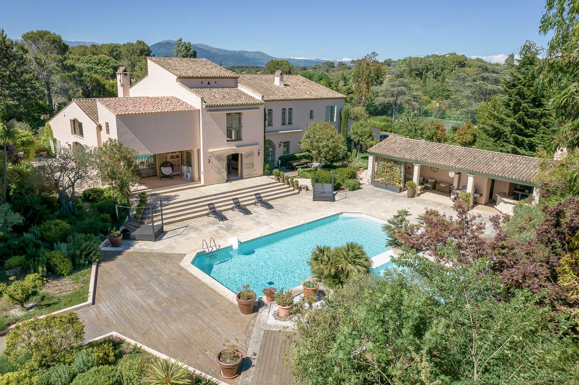 rumah dalam Mougins, Provence-Alpes-Côte d'Azur 10062675