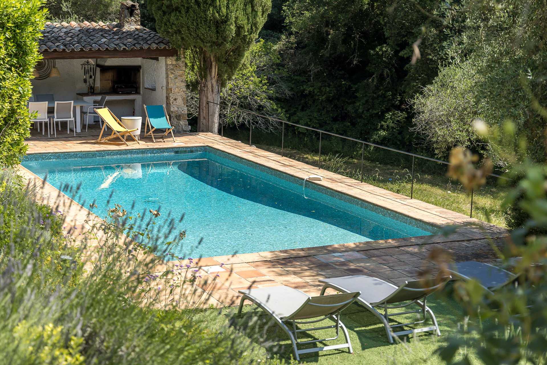 House in La Roquette-sur-Siagne, Provence-Alpes-Cote d'Azur 10062681