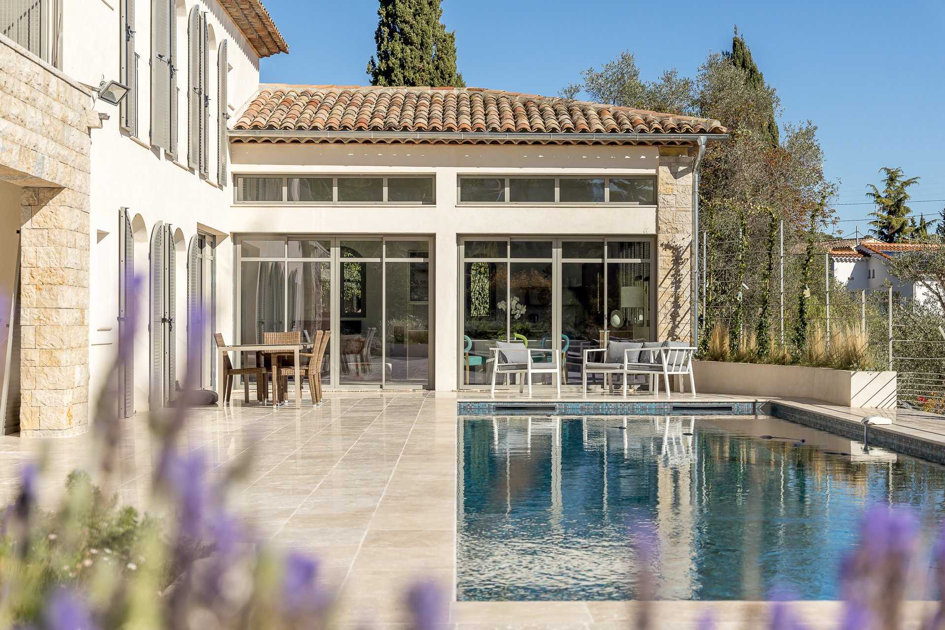 House in Mougins, Alpes-Maritimes 10062717