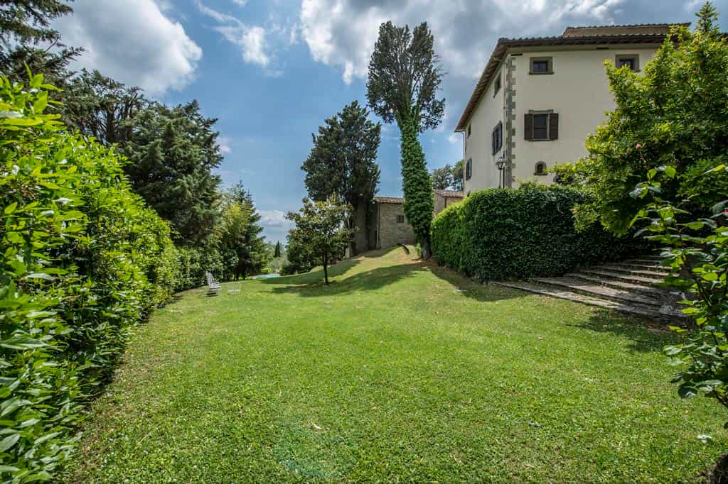 房子 在 Foiano della Chiana, Tuscany 10063111