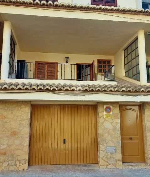 House in Gilet, Valencia 10063127