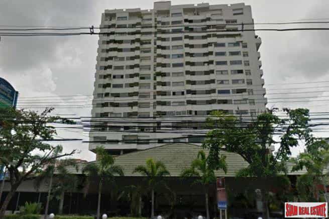 Condominium in On Nut, Bangkok 10064329