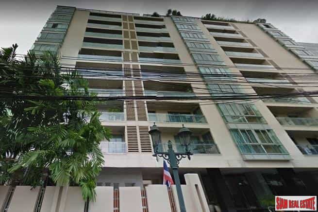 Condominium in Sala Daeng, Bangkok 10064352