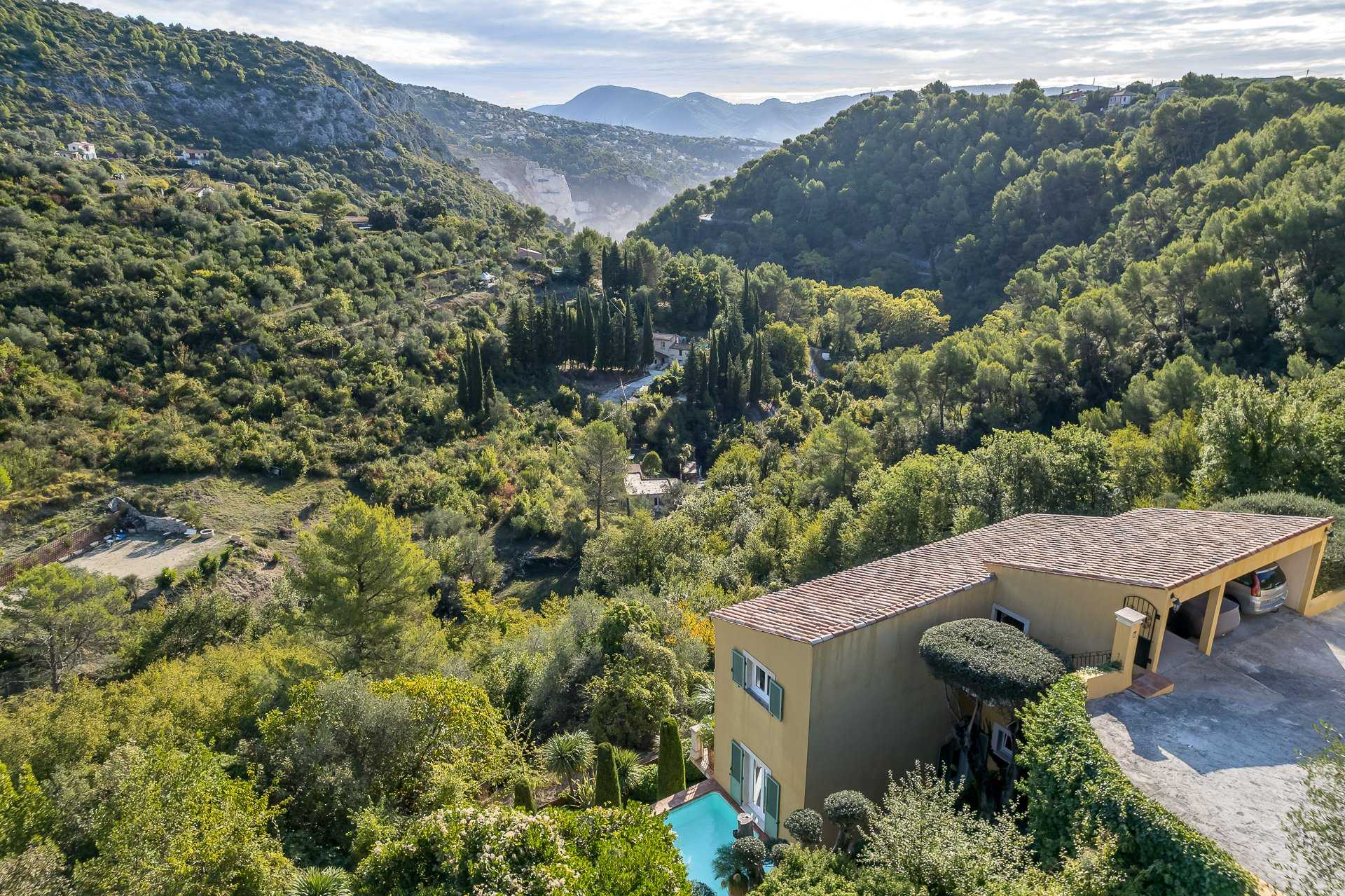 집 에 Falicon, Provence-Alpes-Cote d'Azur 10064392