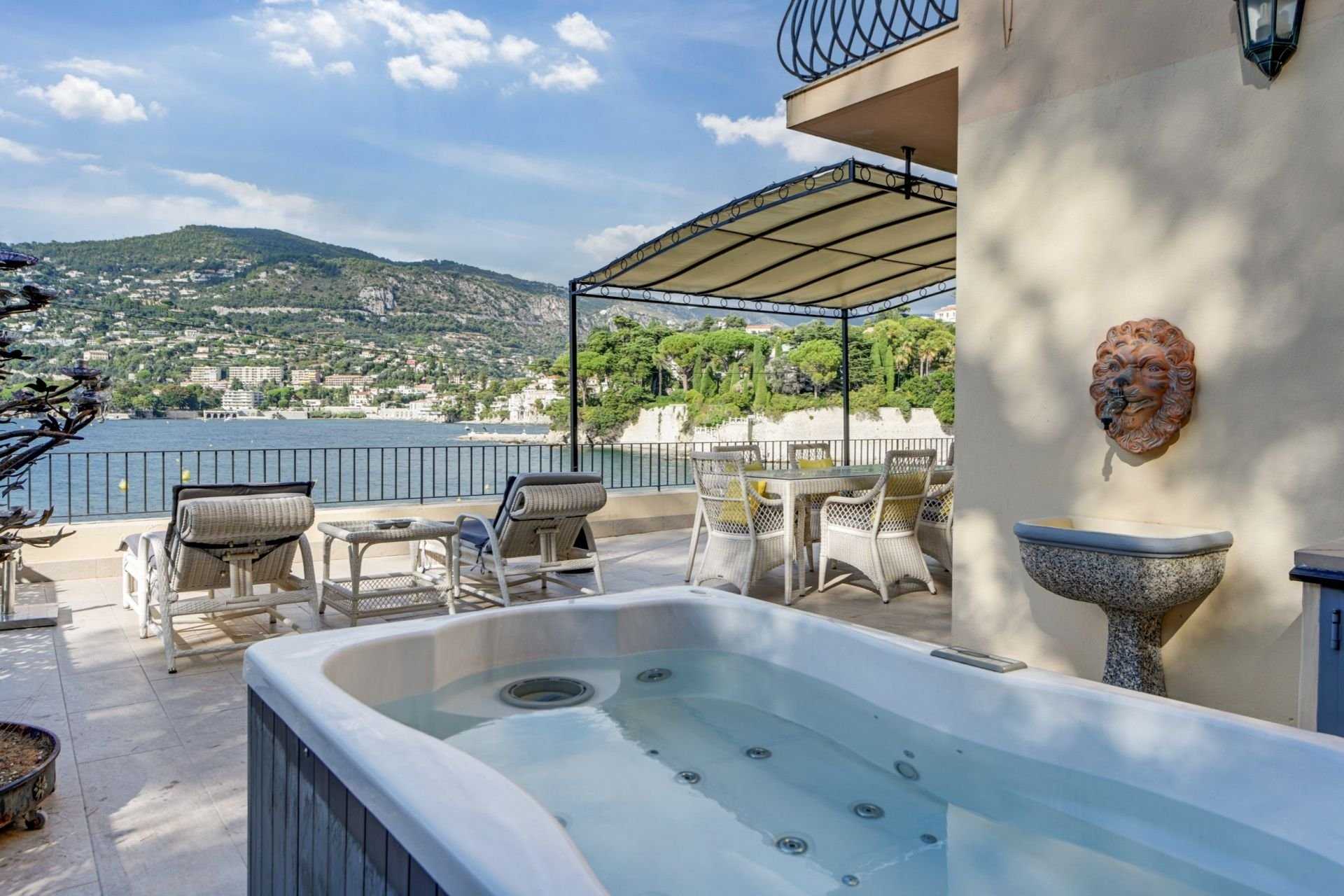Condominium in Saint-Jean-Cap-Ferrat, Provence-Alpes-Cote d'Azur 10064410