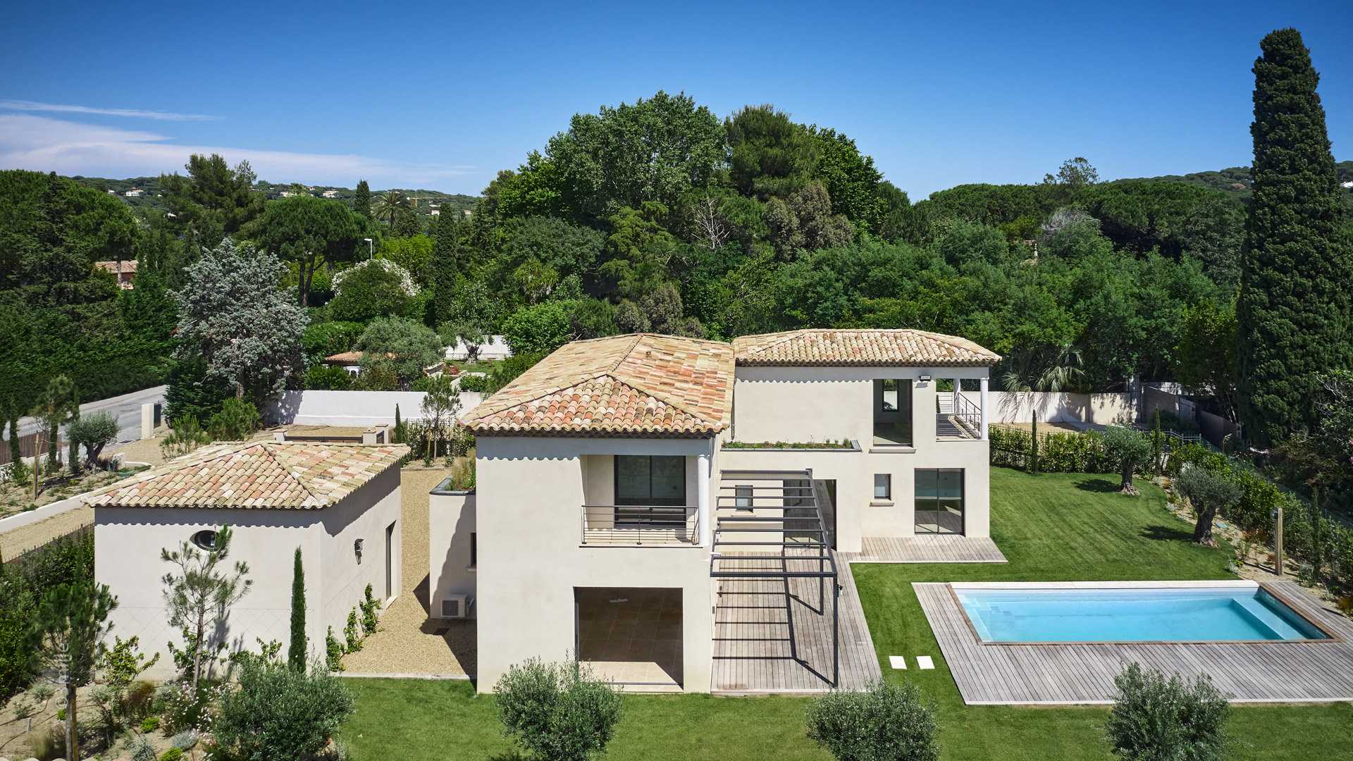 House in Saint-Tropez, Provence-Alpes-Cote d'Azur 10064508