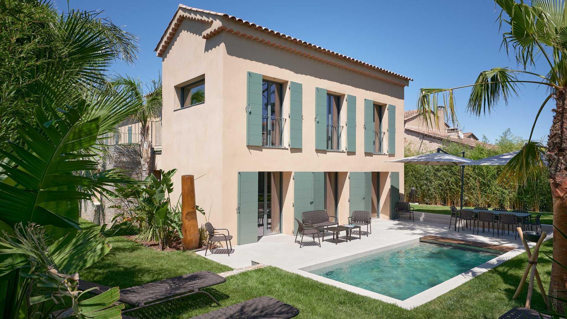 House in Saint-Tropez, Provence-Alpes-Cote d'Azur 10064519