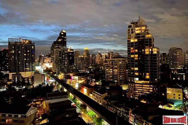 Condominium in Thong Lo, Bangkok 10064621