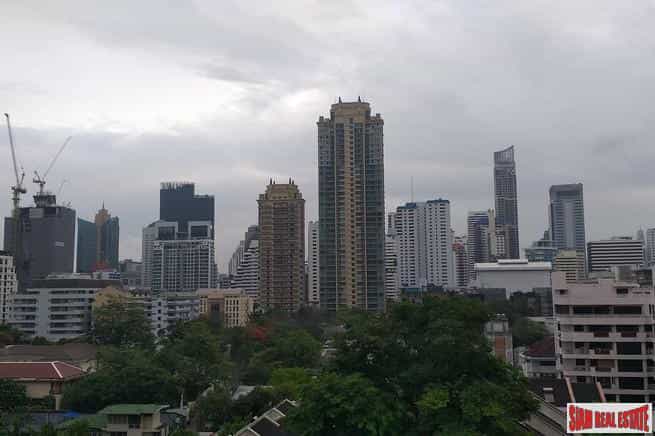 Condominium in Phrom Phong, Bangkok 10064855