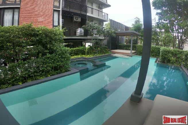 Condominium in Bearing, Bangkok 10064944