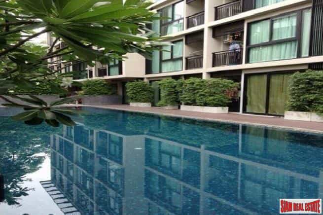 Condominium in Phra Khanong, Krung Thep Maha Nakhon 10065413