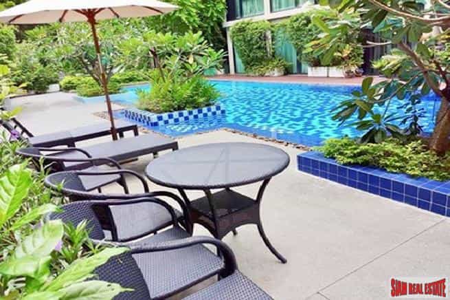 Condominium in Phra Khanong, Krung Thep Maha Nakhon 10065413