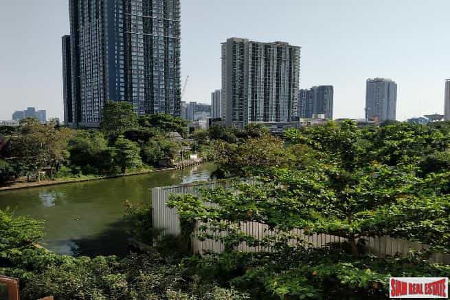 Condominium in Bangkok,  10065681