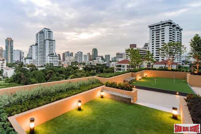 Condominium in Phrom Phong, Bangkok 10065861