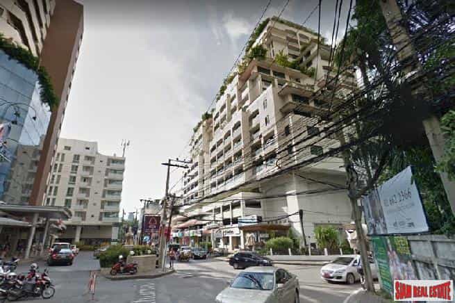Condominium in Phrom Phong, Bangkok 10066010