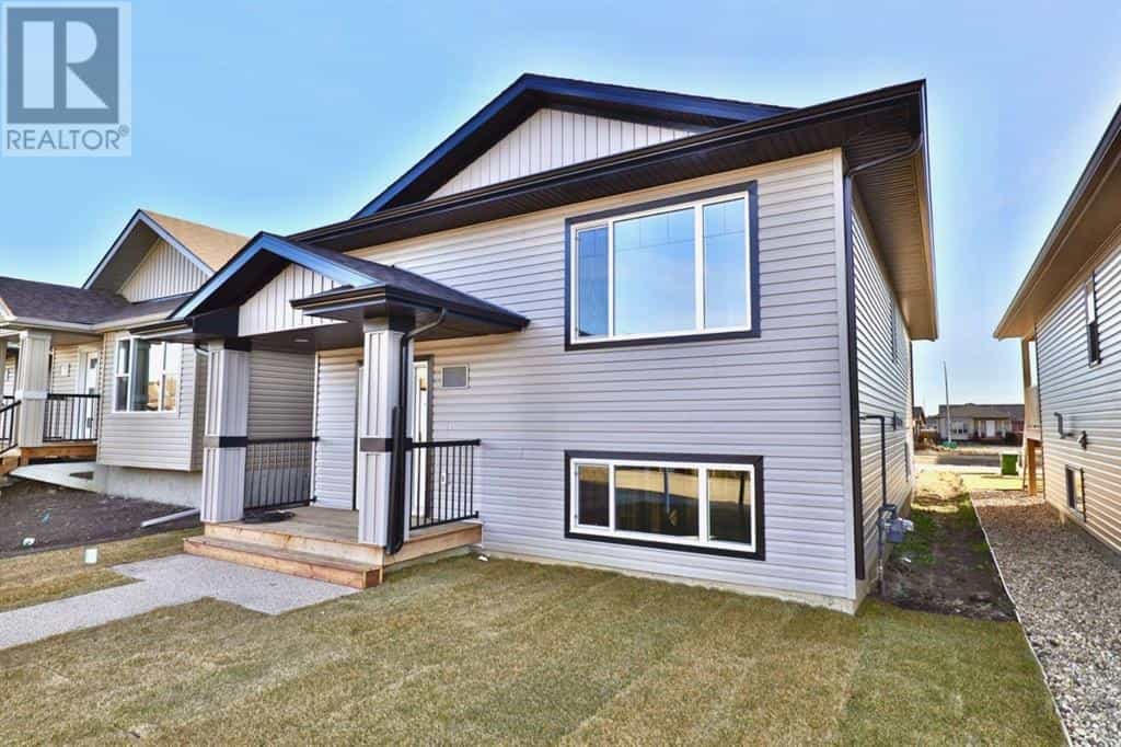 House in Camrose, Alberta 10066418