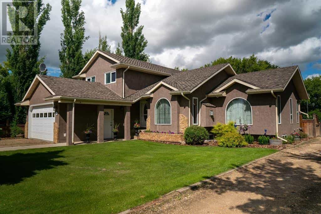 House in Camrose, Alberta 10066460