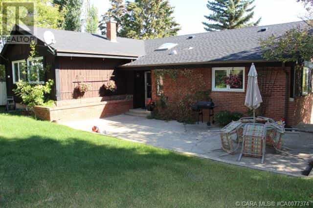 Rumah di Camrose, Alberta 10066462