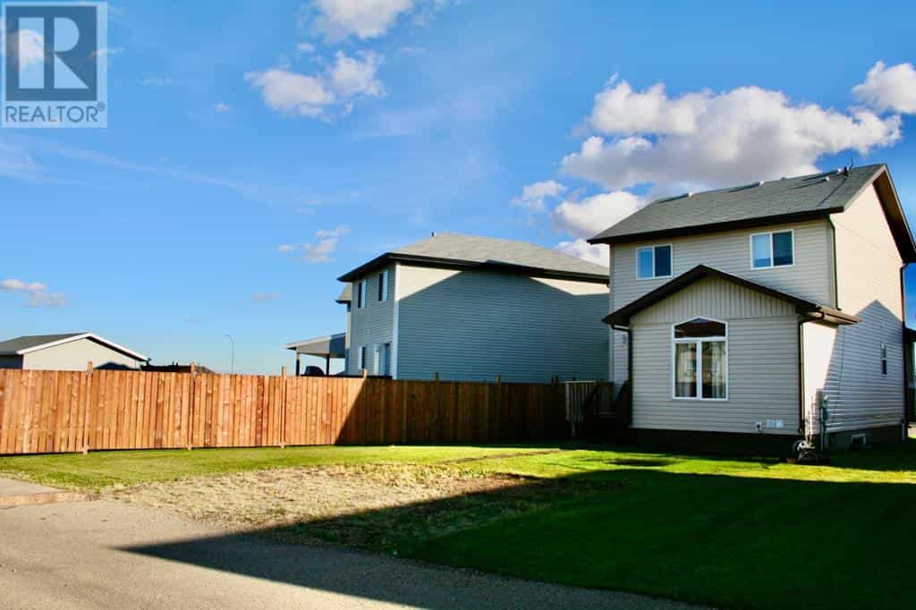 Rumah di Camrose, Alberta 10066470