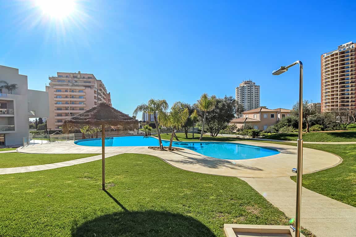 Condominium in PortimÃ&pound;o, Algarve 10066584