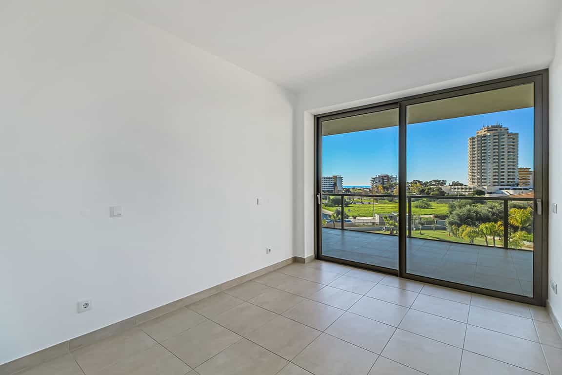 Condominium in PortimÃ&pound;o, Algarve 10066585