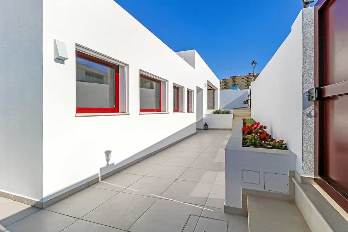 Condominium in Porto de MÃ³s, Algarve 10066624