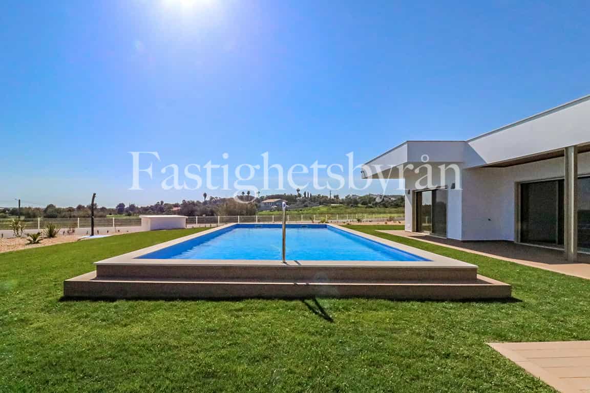 Condominium in Meia Praia, Algarve 10066646