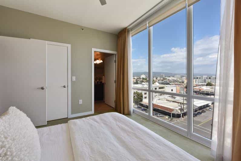 Condominium in Oakland, California 10067449