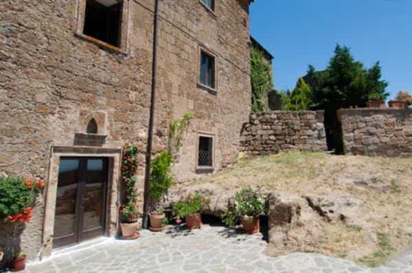 House in Civita di Bagnoregio, Lazio 10067460