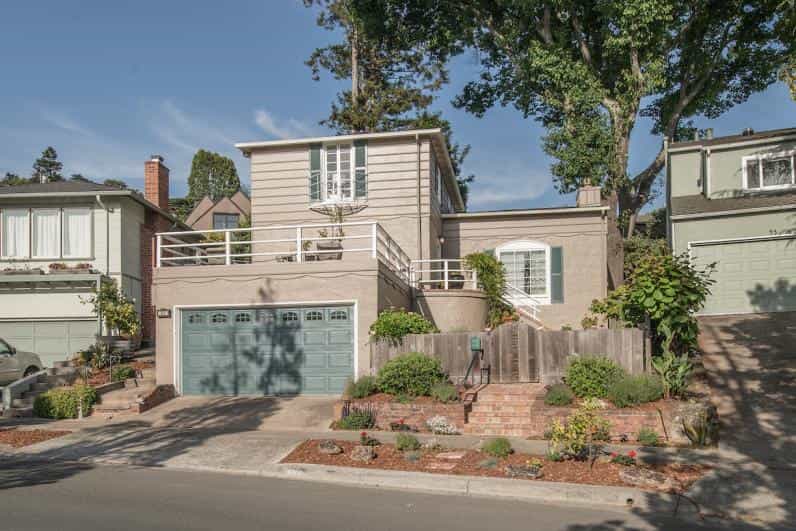 House in Kensington, California 10067507
