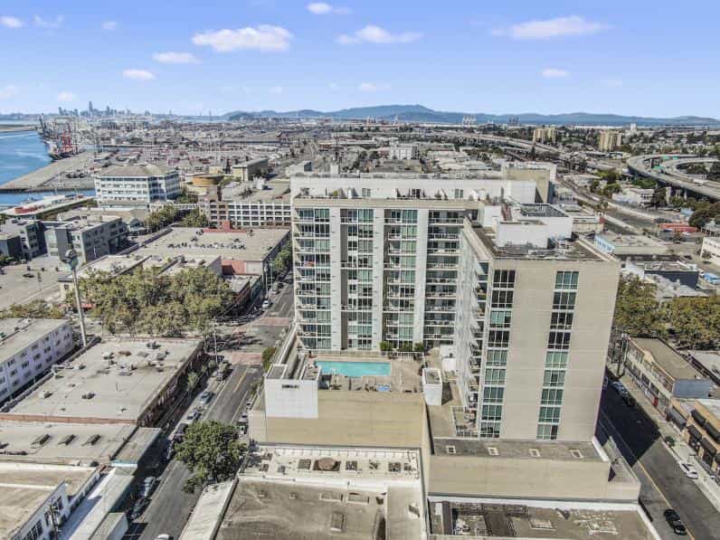 Condominium in Oakland, California 10067837