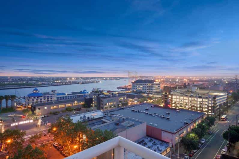 Condominium in Oakland, California 10067837
