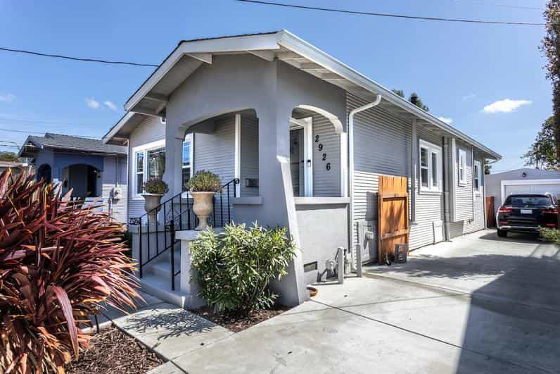 House in Oakland, California 10067926