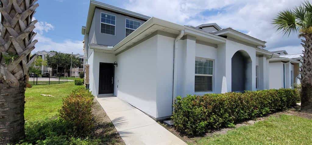 Condominium in Kussimmee, Florida 10068008