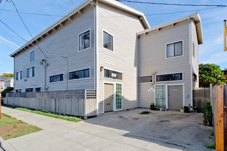 Condominium in West Oakland, California 10068197